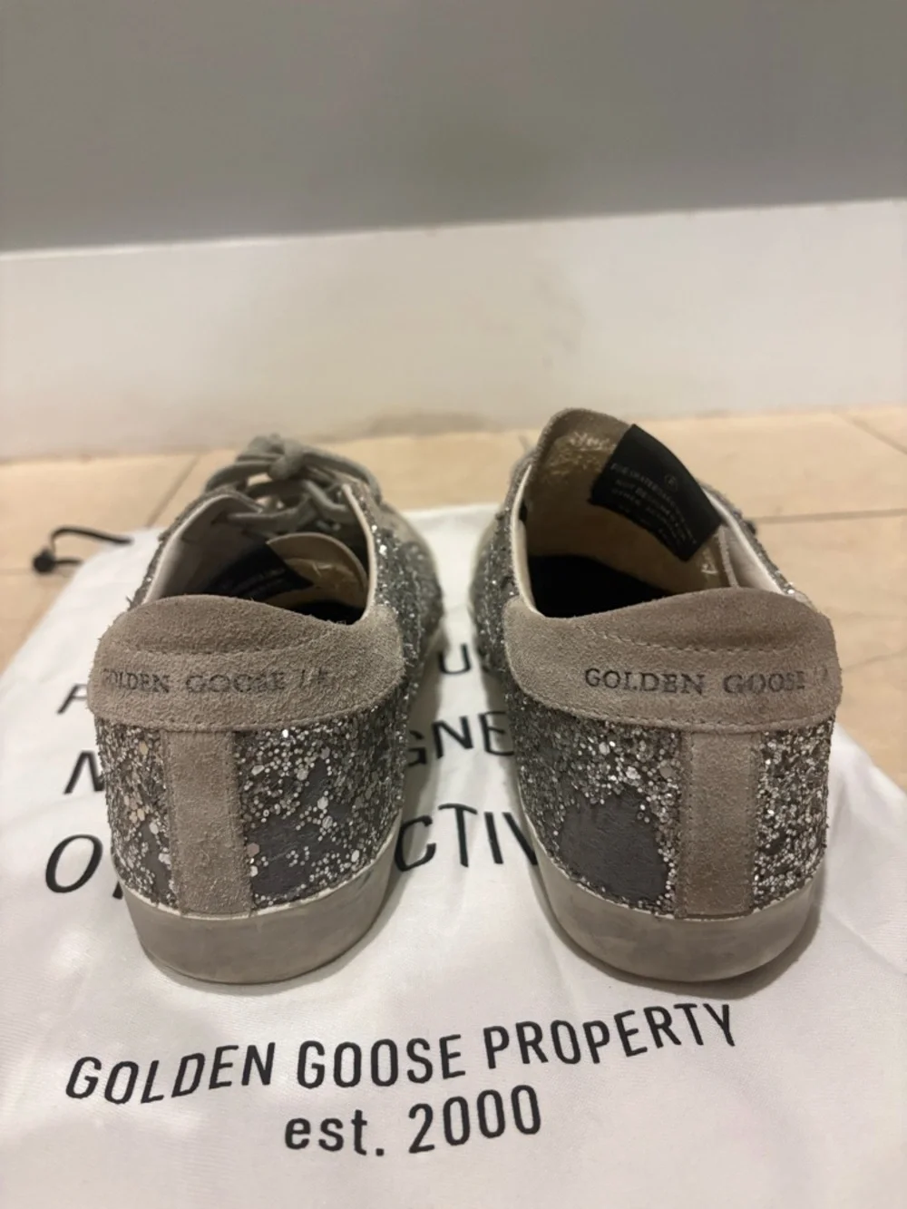 Golden Goose Silver Glitter Low-Top Sneakers with Beige Suede - Picture 4 of 5